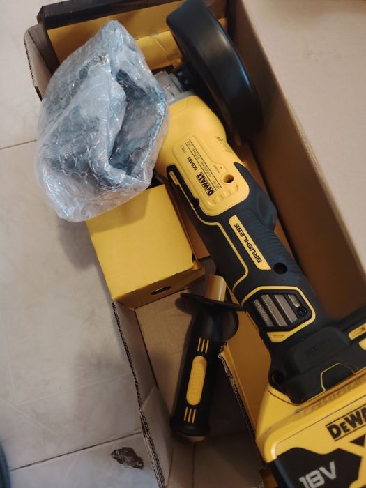 Vendo Rebarbadora Dewalt  nova