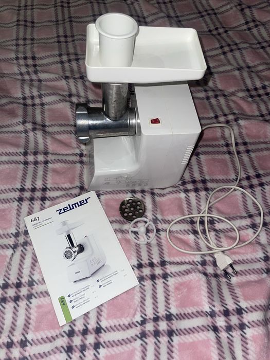 Продам мʼясорубка zelmer 687  з комплектом насадок