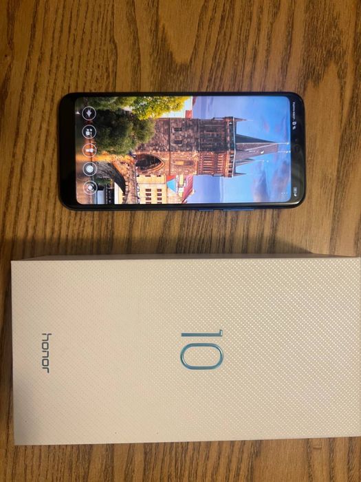 Подам смартфон HONOR 10