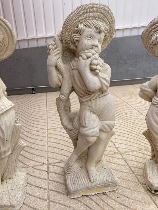 Esculturas de pedra meninos