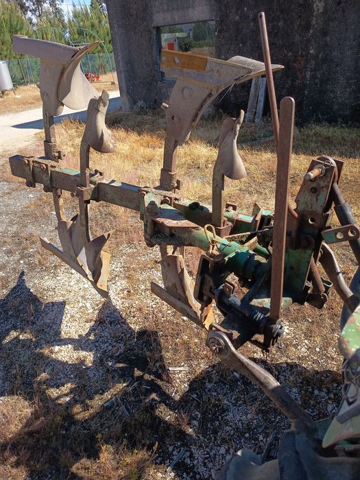 Charrua de trator