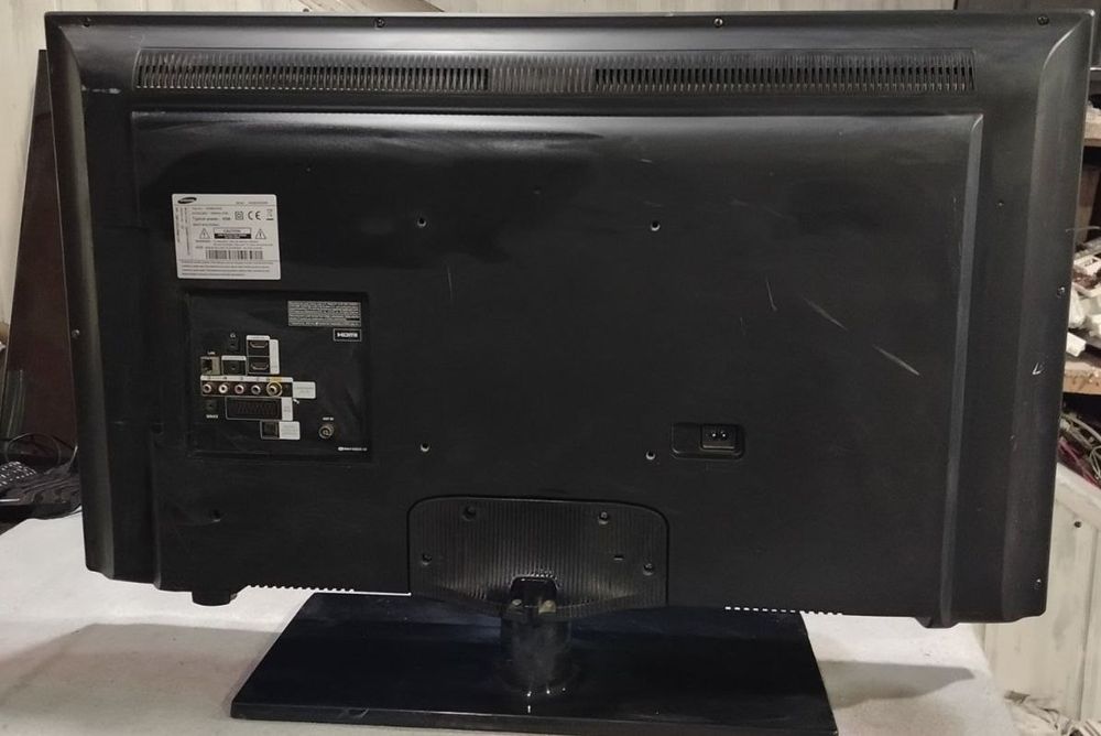 телевізор Samsung модель UE40EH5300W