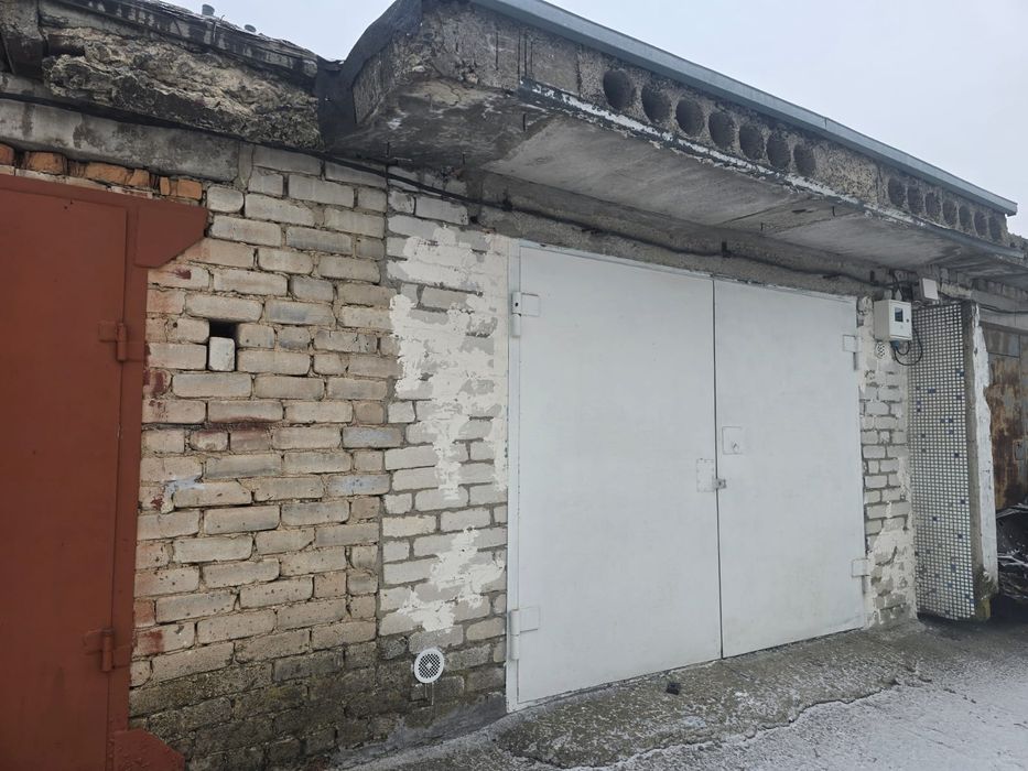 Гараж в кооперативі Іскра