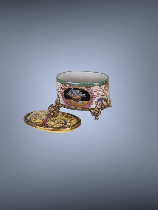 Антикварна скарбничка шкатулка статуэтка фигурка статуетка скульптура