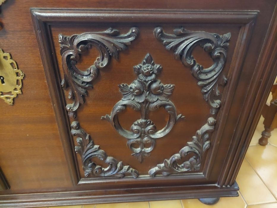 Arca de madeira mogno