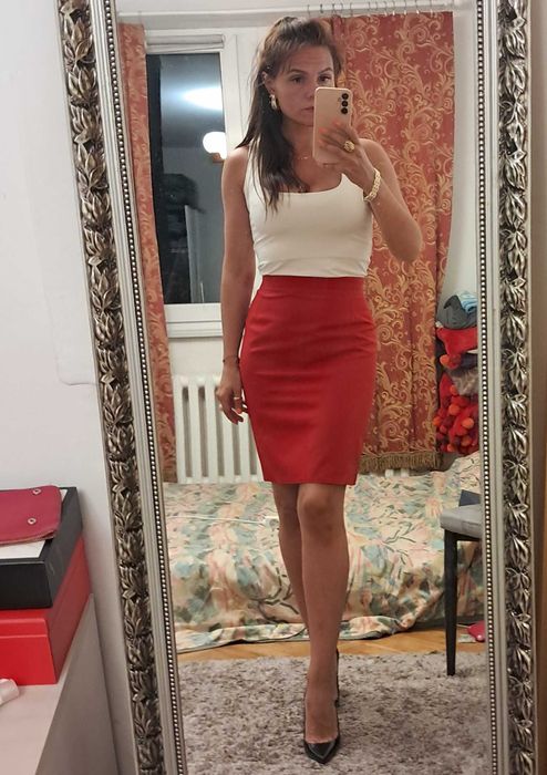 Elegancka czerwona spódnica do kolan rozm. S