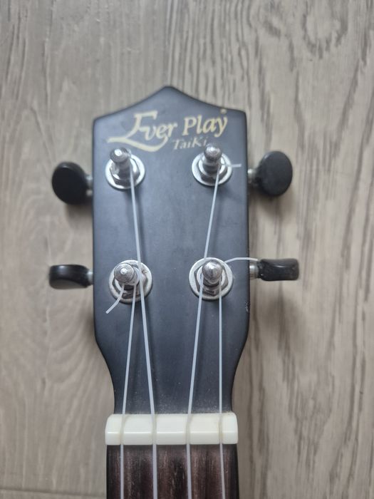Ukulele koncertowe Ever Play TaiKi - czarne, stylowe