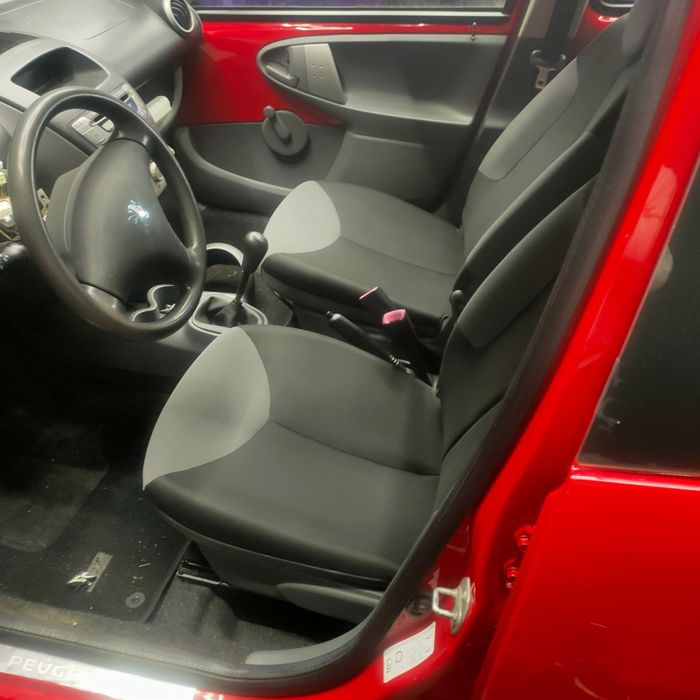 Vendo peugeot 107 1000 a gasolina do ano 2010 com 108.000 km
