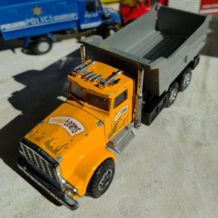 Camião basculante majorette