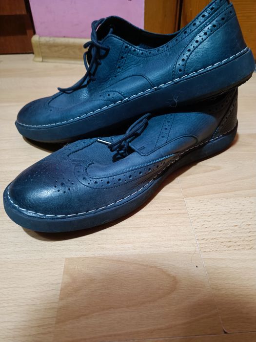 Продам кожні туфлі кросівки