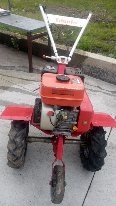 Vendo moto enxada  em ótimo estado pouco uso com dois jogos de freses