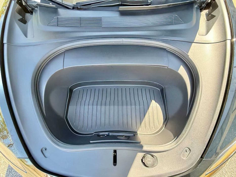 Tesla Model 3      2024
