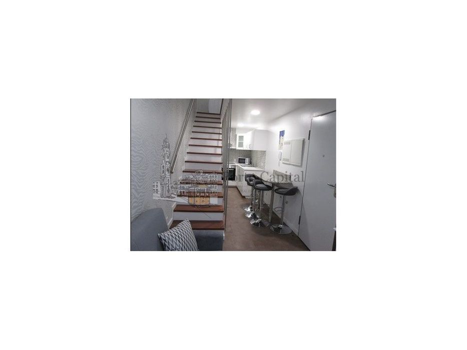 Excelente Apartamento T1k Duplex Mobilado No Centro Historico Do Po...