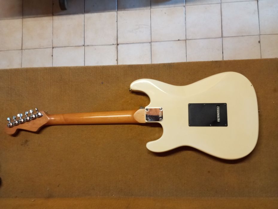 Guitarra eko antiga