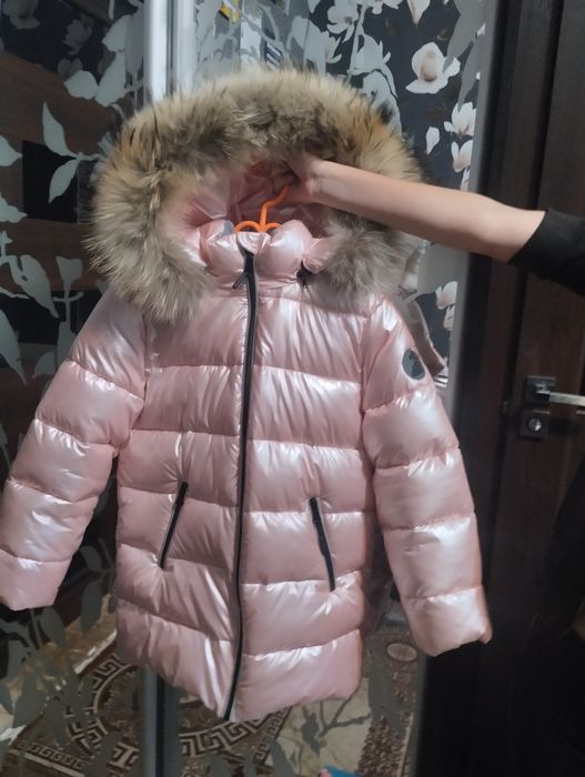 Продам дитячу дуже красиву зимову курточку