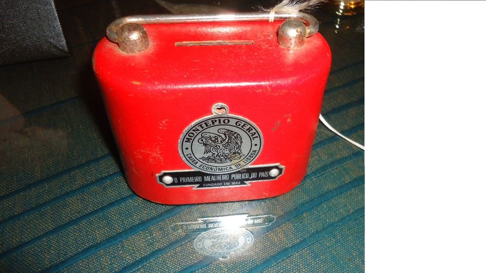 Mealheiro Vermelho Montepio sem Chaves