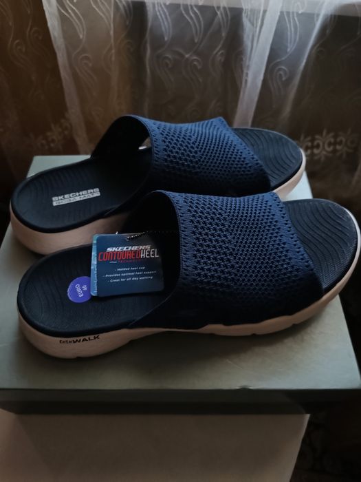 Продам женские шлепанцы SKECHERS