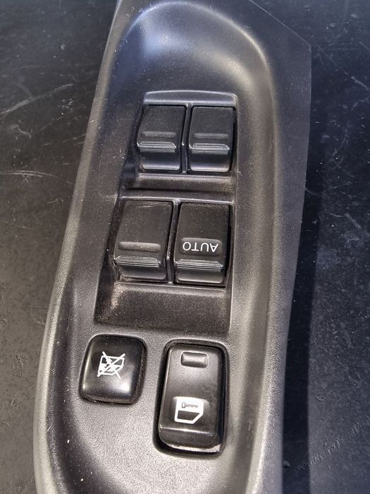 manipulo vidros eléctricos Nissan Almera 2005