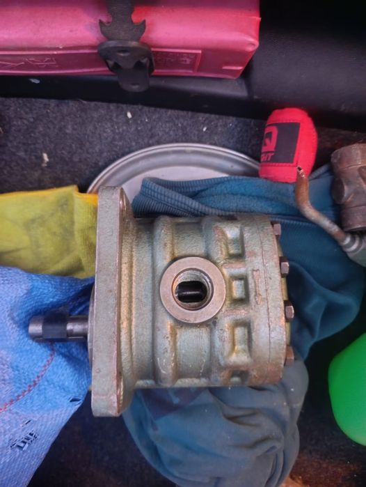 Гідравлічний масляний насос .