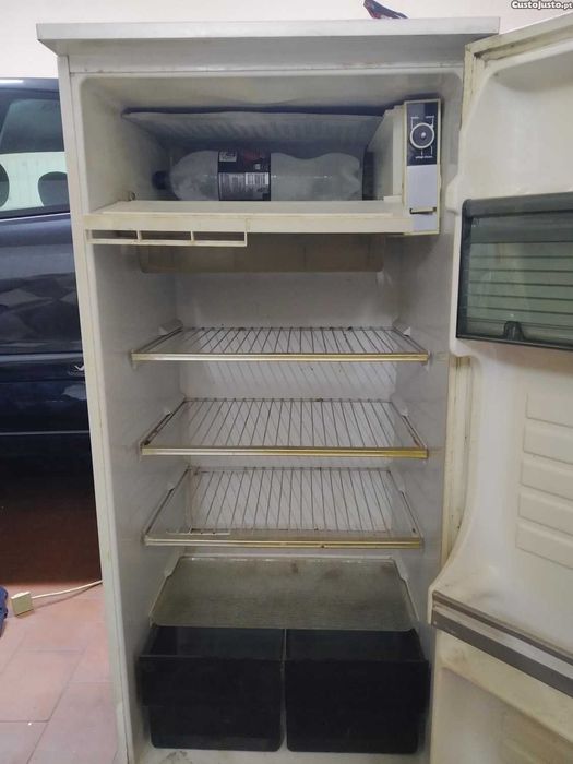 Frigorifico ariston 1,10*50*50