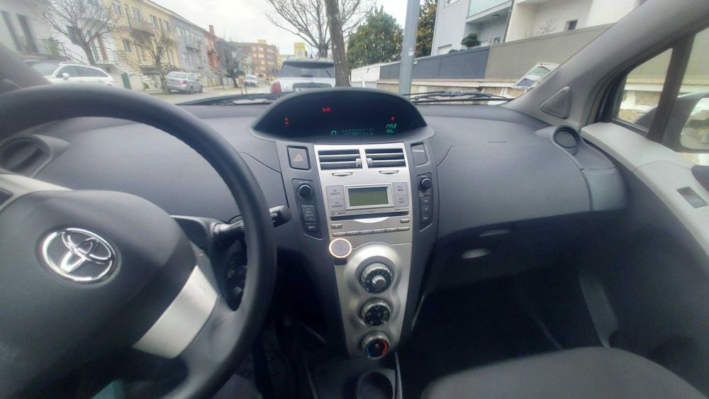 TOYOTA YARIS excelente estado