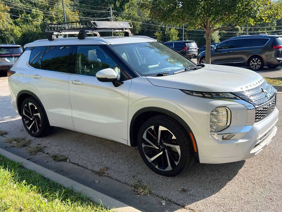 Mitsubishi Outlander SEL      2022