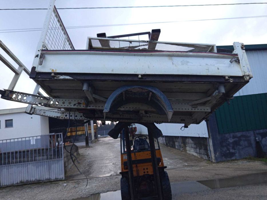 Caixa Basculante com Macaco e motor