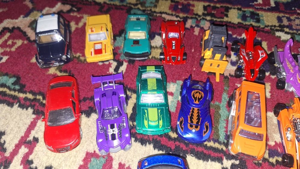 Лот металлических машинок