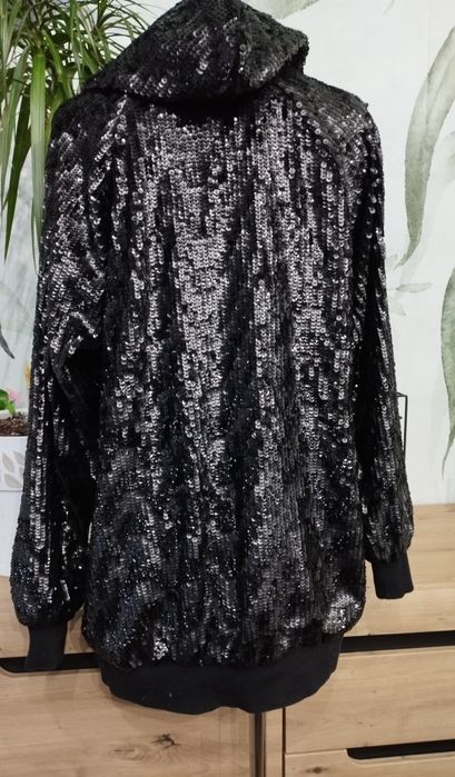 Bluza cekinowa w rozmiarze M
