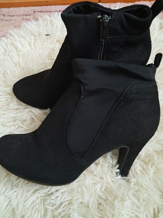 Czarne botki na obcasie 38
