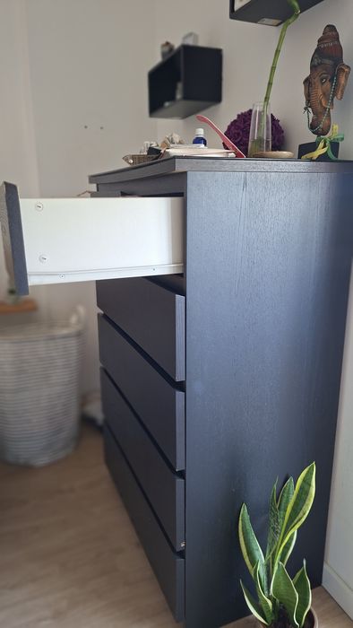Cómoda IKEA em preto