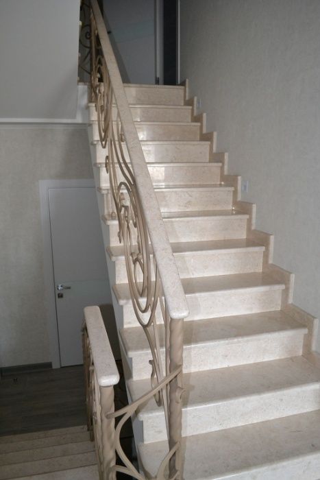 Ступени гранитные, мраморные. Индивидуальное изготовление.