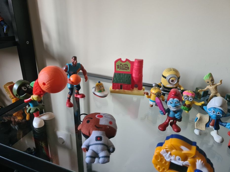 Collectible Figures - Various434198802198712322