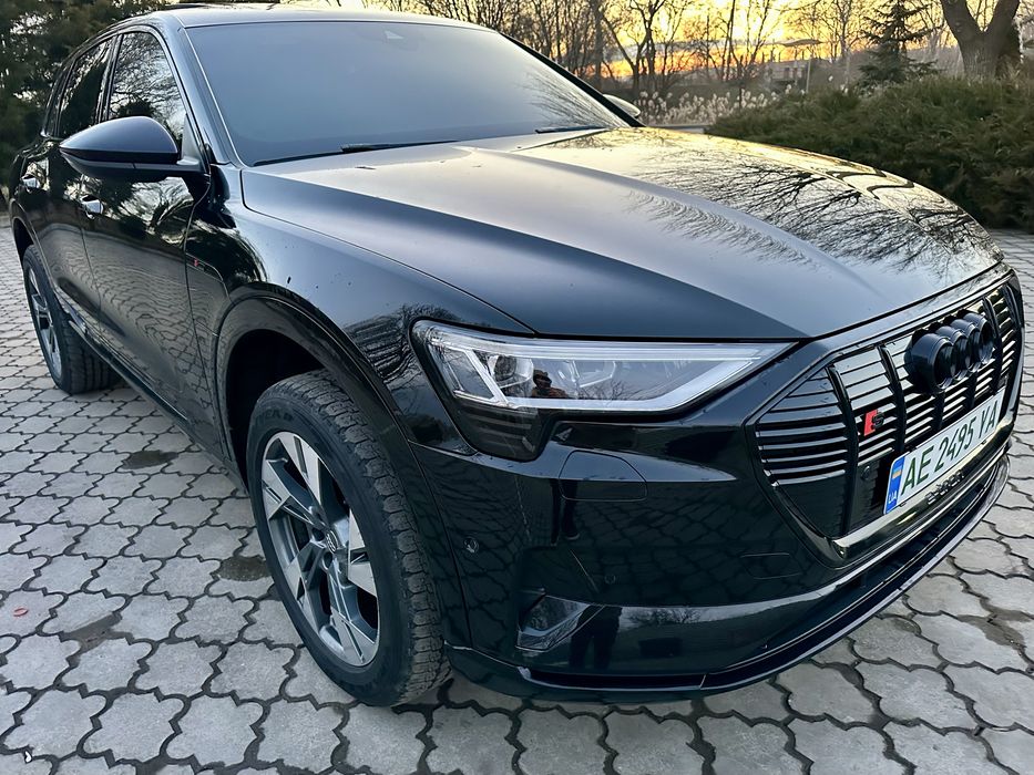Audi E-tron 95kBt S-line 408л.с Quattro Европа Некрашена  Обмен