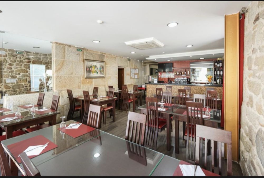 Mesas, Cadeiras e Tampos de Vidro para Restaurante | Venda em Conjunto ou à Unidade