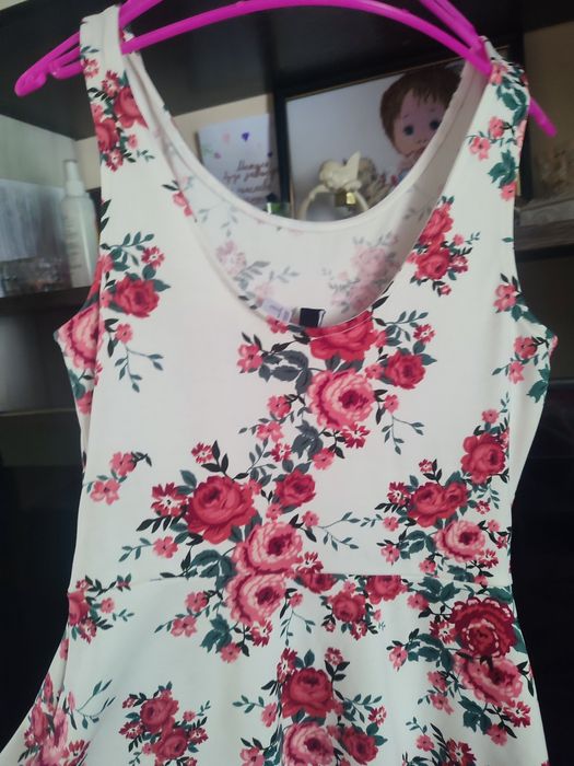 Гарне плаття з квітковим принтом