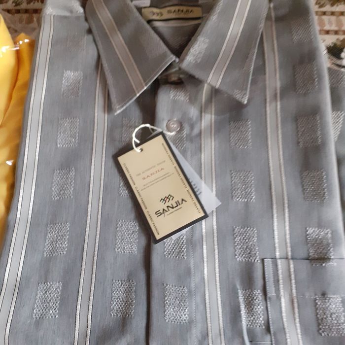 Продам рубашку белую размер по вороту 41 длина 78.5см под руками 118