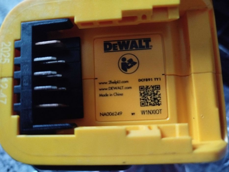 Klucz udarowy Dewalt dcf891nt/nowy