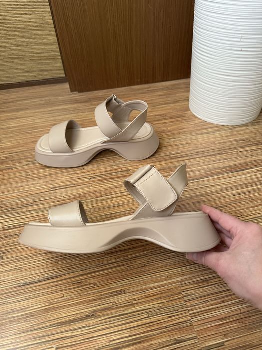 Шкіряні жіночі босоніжки