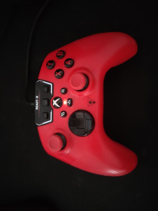 Controlo Xbox Turtle Beach REACT-R  com audio e equalização de som dedicada no topo para destacar passos e tiros