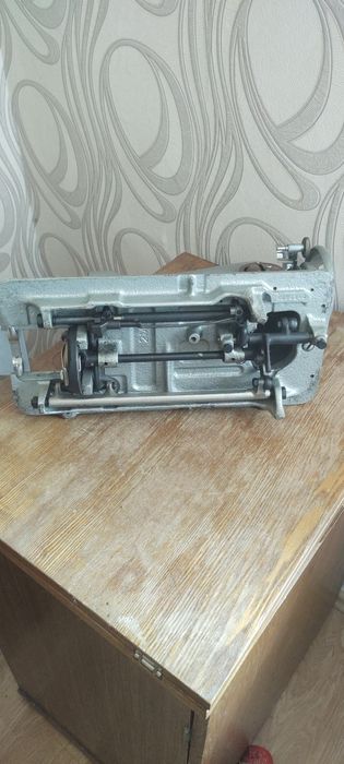 Продам швейну машину