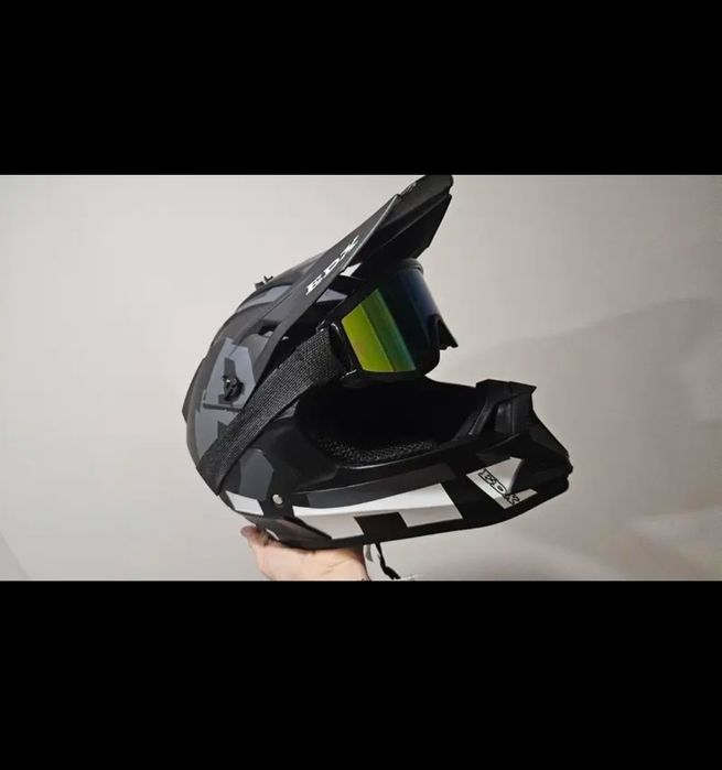 Шлем на мотокрос