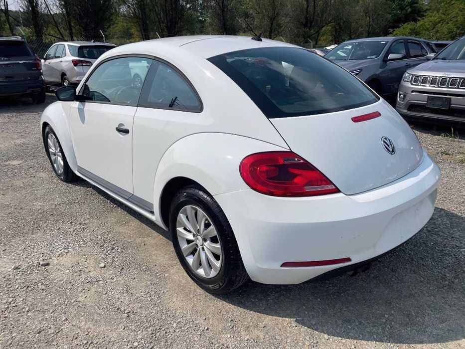 Volkswagen Beetle      2015