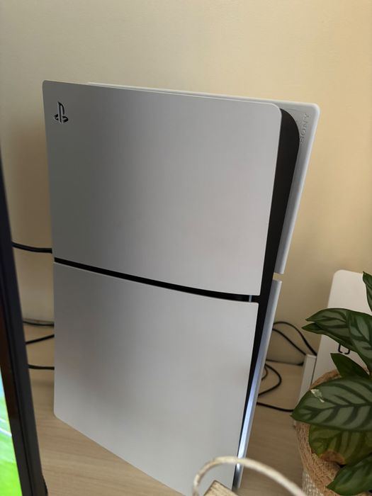Ps5 em perfeita condicoes motivo da venda estou indo embora para o brasil
