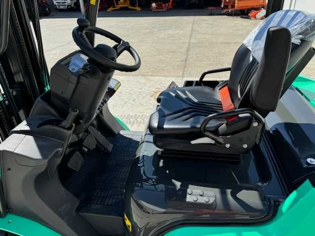Empilhador Mitsubishi FD25N3 NOVO