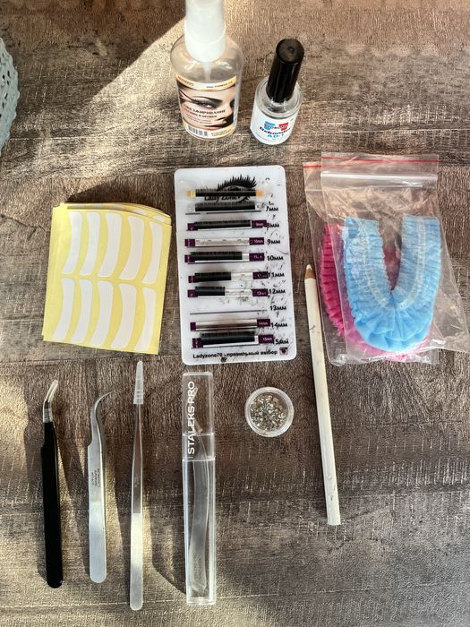 Ресницы и пинцеты для наращивания ресниц