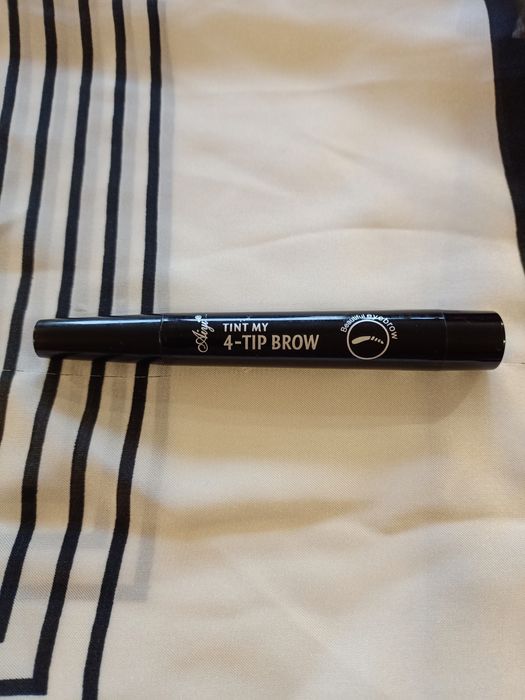 Nowy pisak do brwi czarny