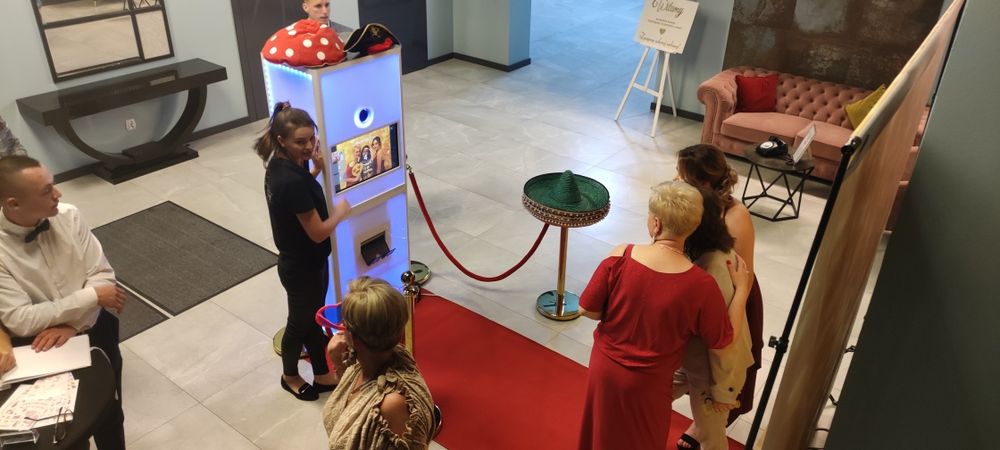 Ciezki dym, taniec w chmurach, napis milosc, fotobudka 360