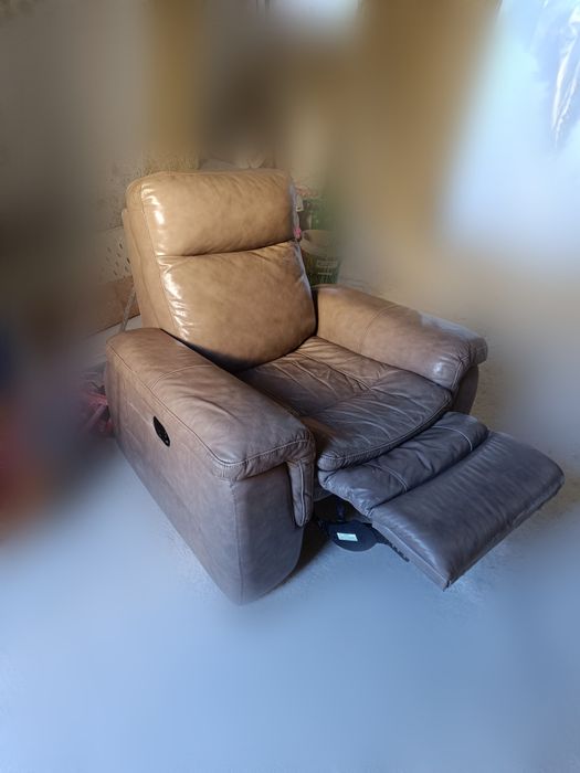 Poltrona reclinável em couro