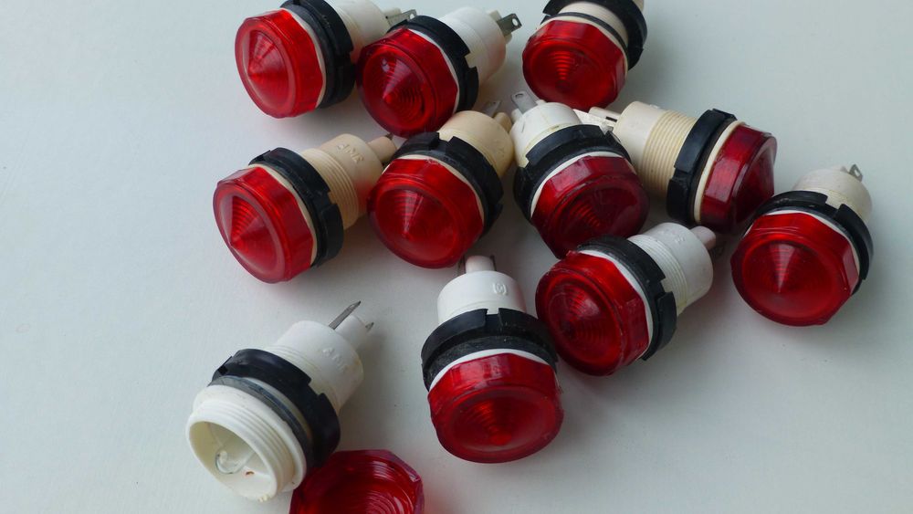 Сигнальна арматура AME з лампою КМ24-90, U 24V до 660V  Ціна 30грн.